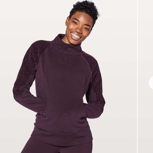 Lululemon Women’s Floral Flock Pullover in Black Cherry. Size 6. GUC